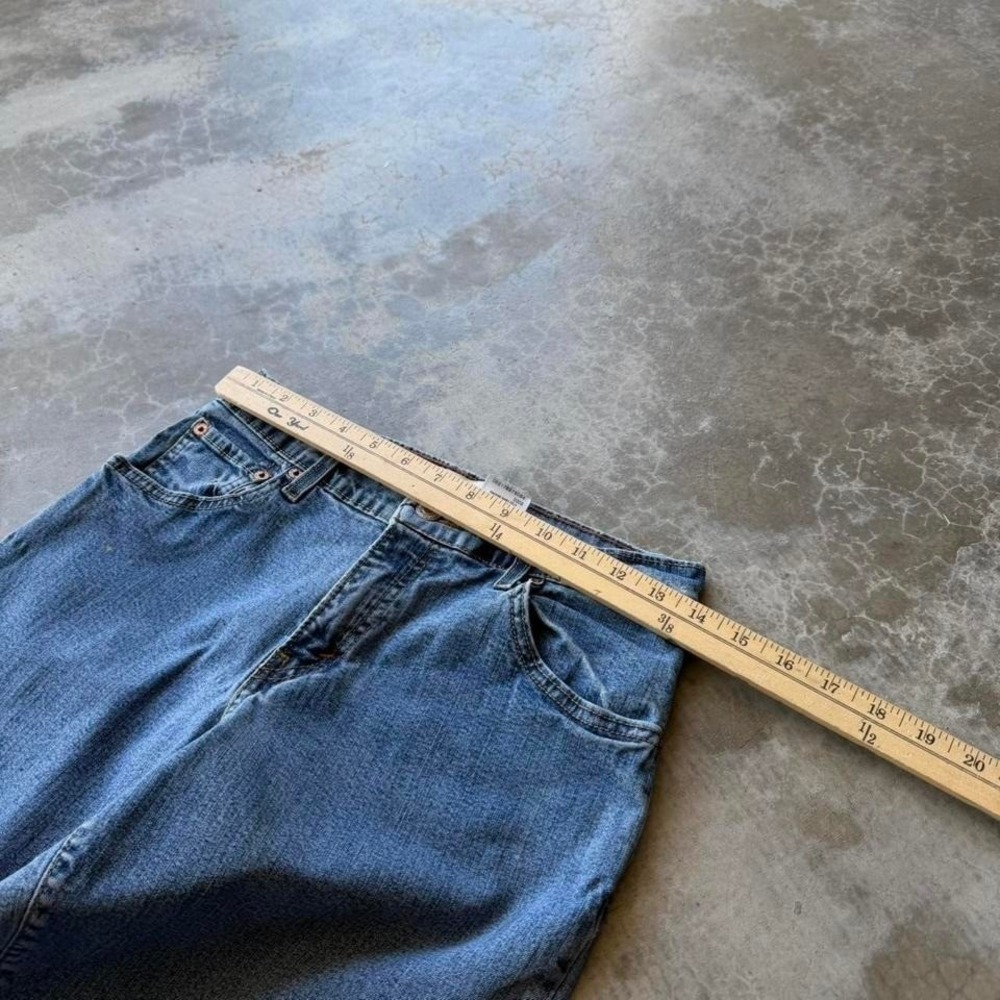 Vintage 2000's Women's Levi's 550 Bootcut flare light wash denim jeans 8 - Picture 7 of 8